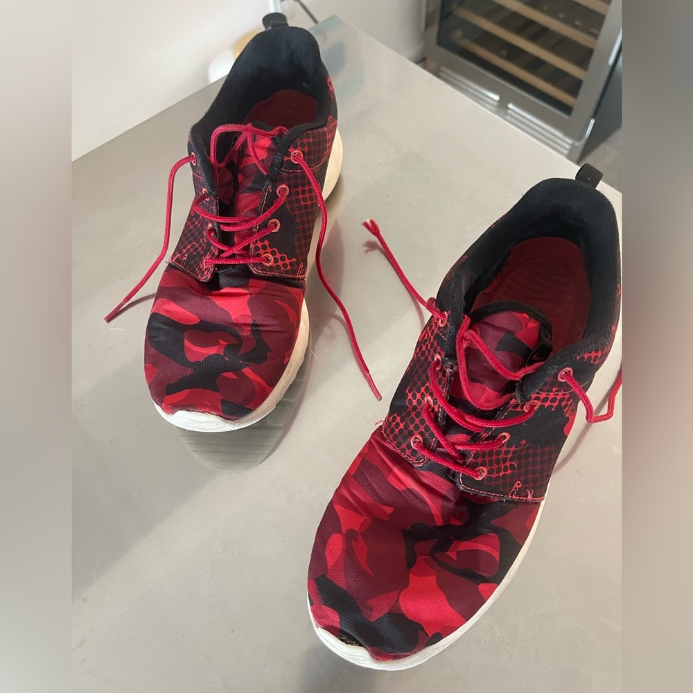 Nike Mens red camo sneakers - size 10.5